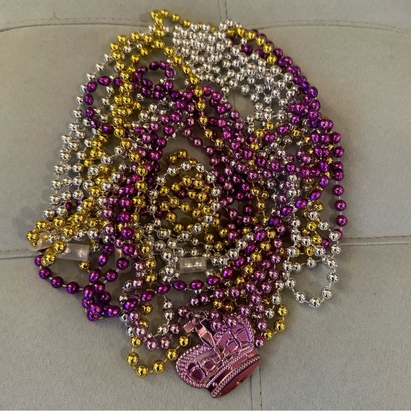 🎁 Bundle 4 Free! Mardi Gras Bead Bundle Gold, Purple, Silver - Picture 9 of 9